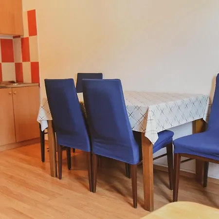 Lana Apartment *